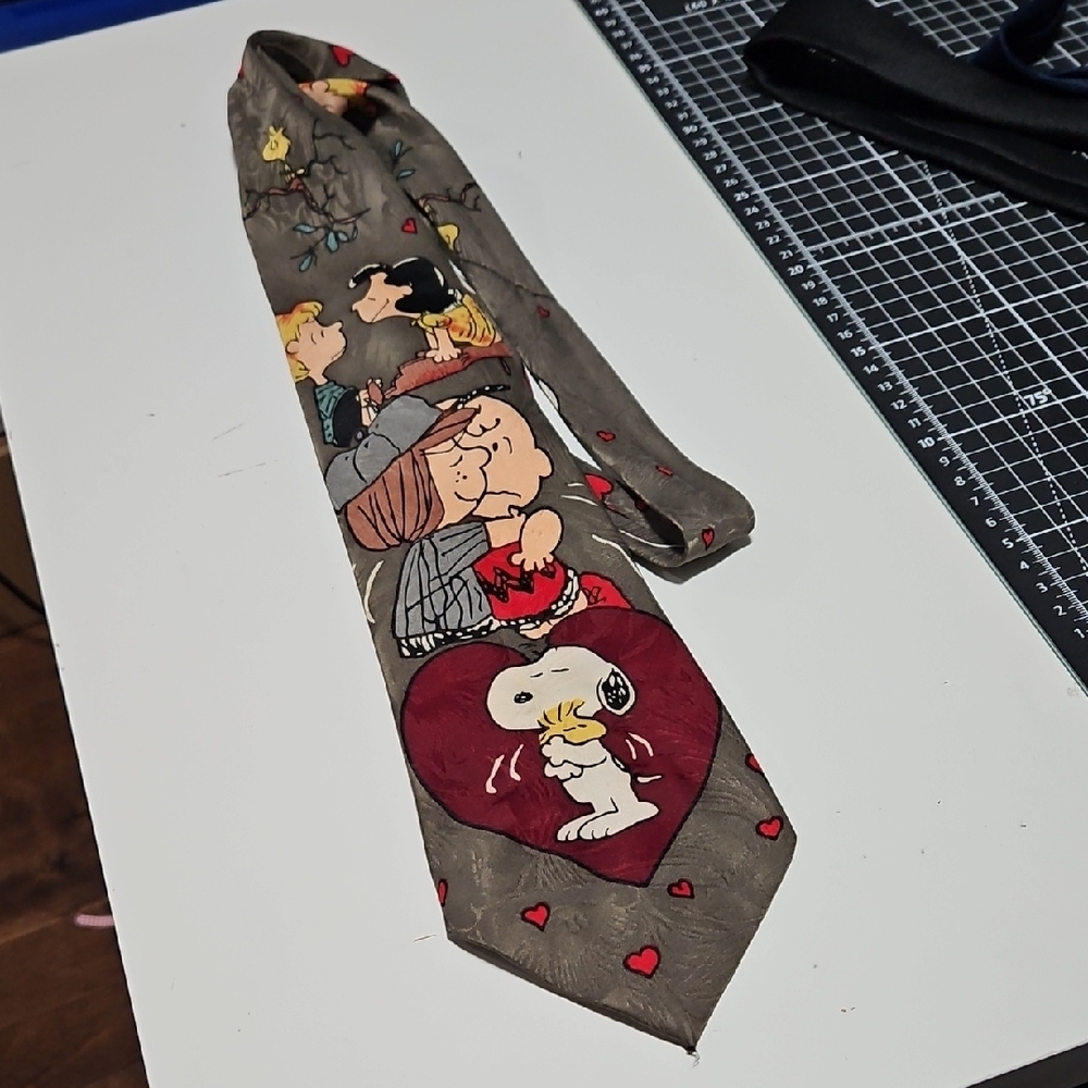 Snoopy Charlie Brown Peanuts Gray Character Tie